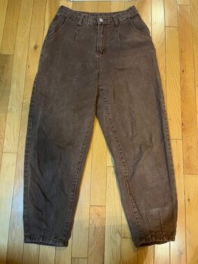 Brown barrel jeans / mom jeans